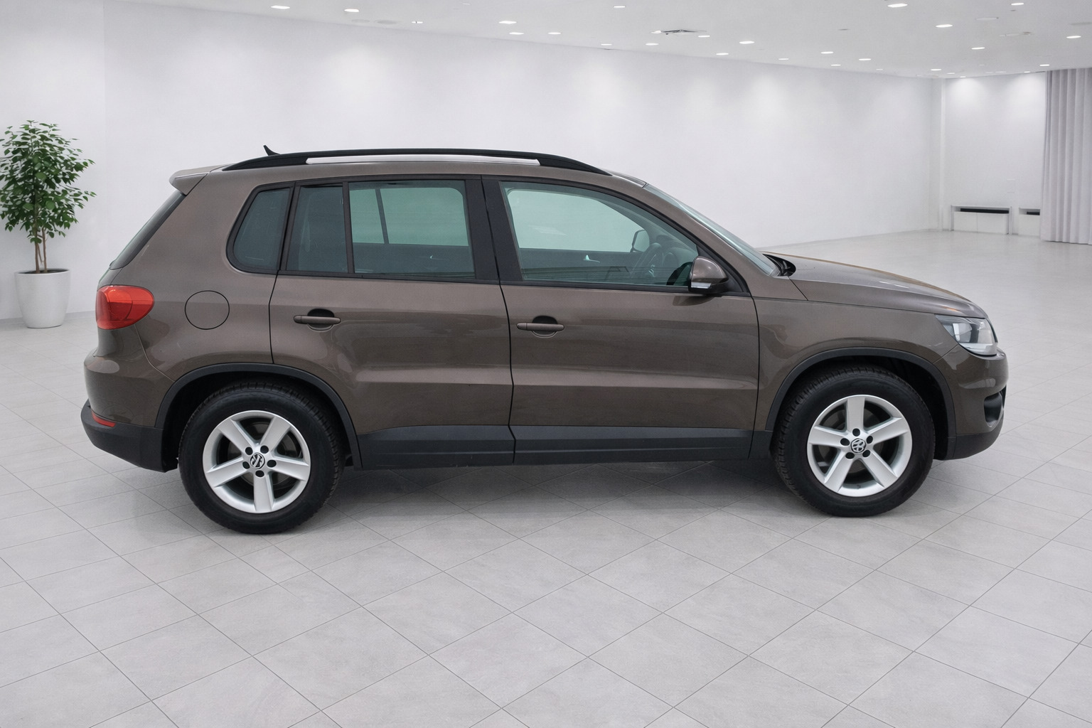 Volkswagen Tiguan 2015, kuva 7/10