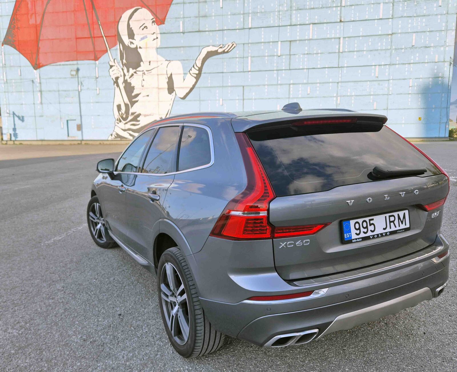Volvo XC60 2020, photo 3/10