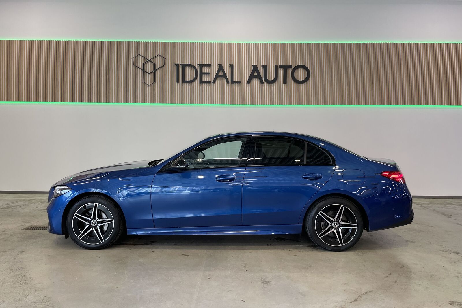 Mercedes-Benz C 300 2022, photo 2/20