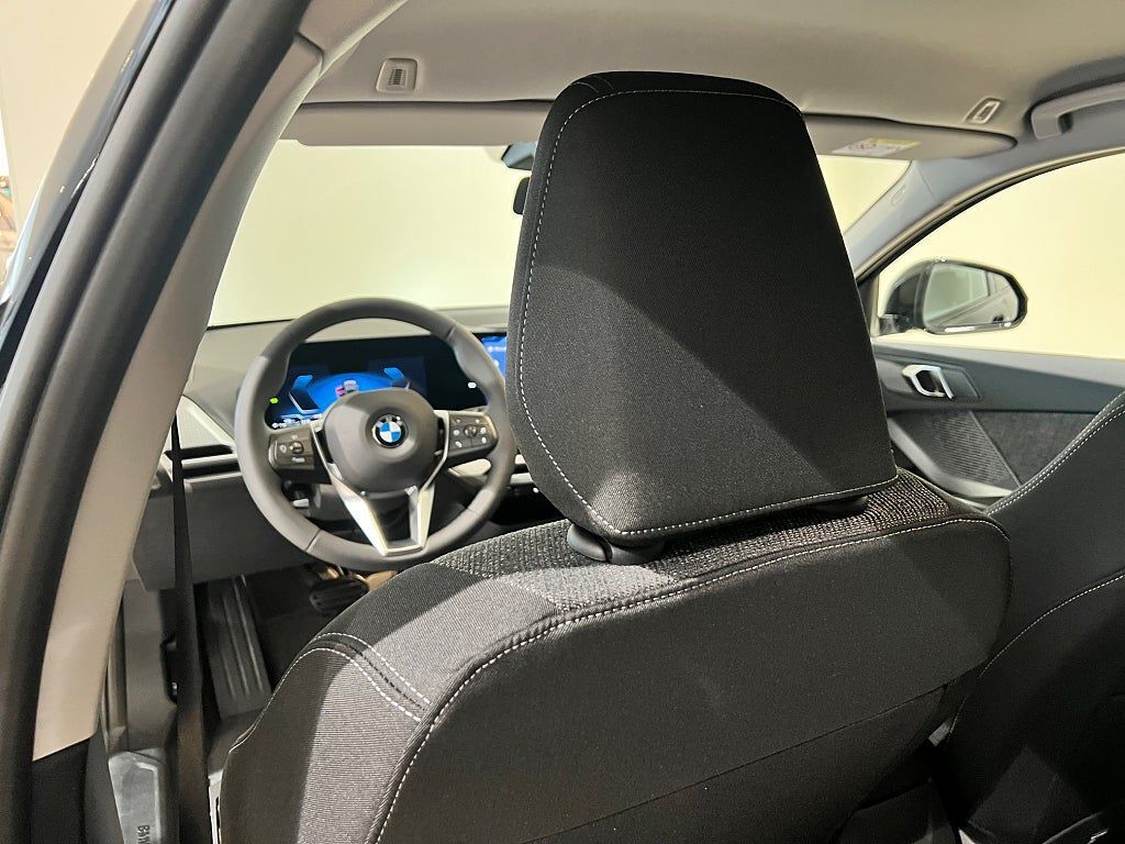 BMW 120 2026, kuva 7/10