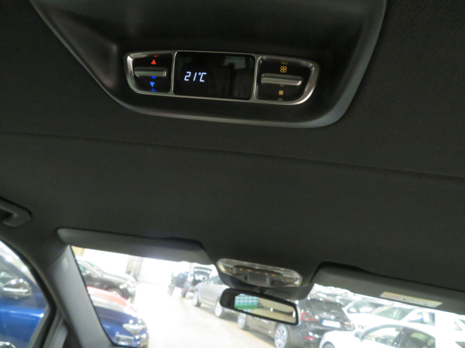 Mercedes-Benz V 300 2019, photo 6/10