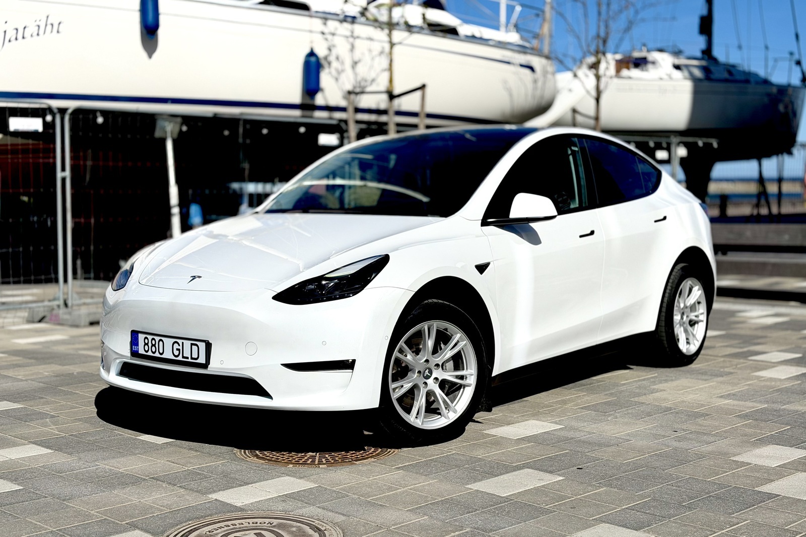 Tesla Model Y Long-Range Dual Motor AWD 378 kW / 514 hj 153kW broneeritud