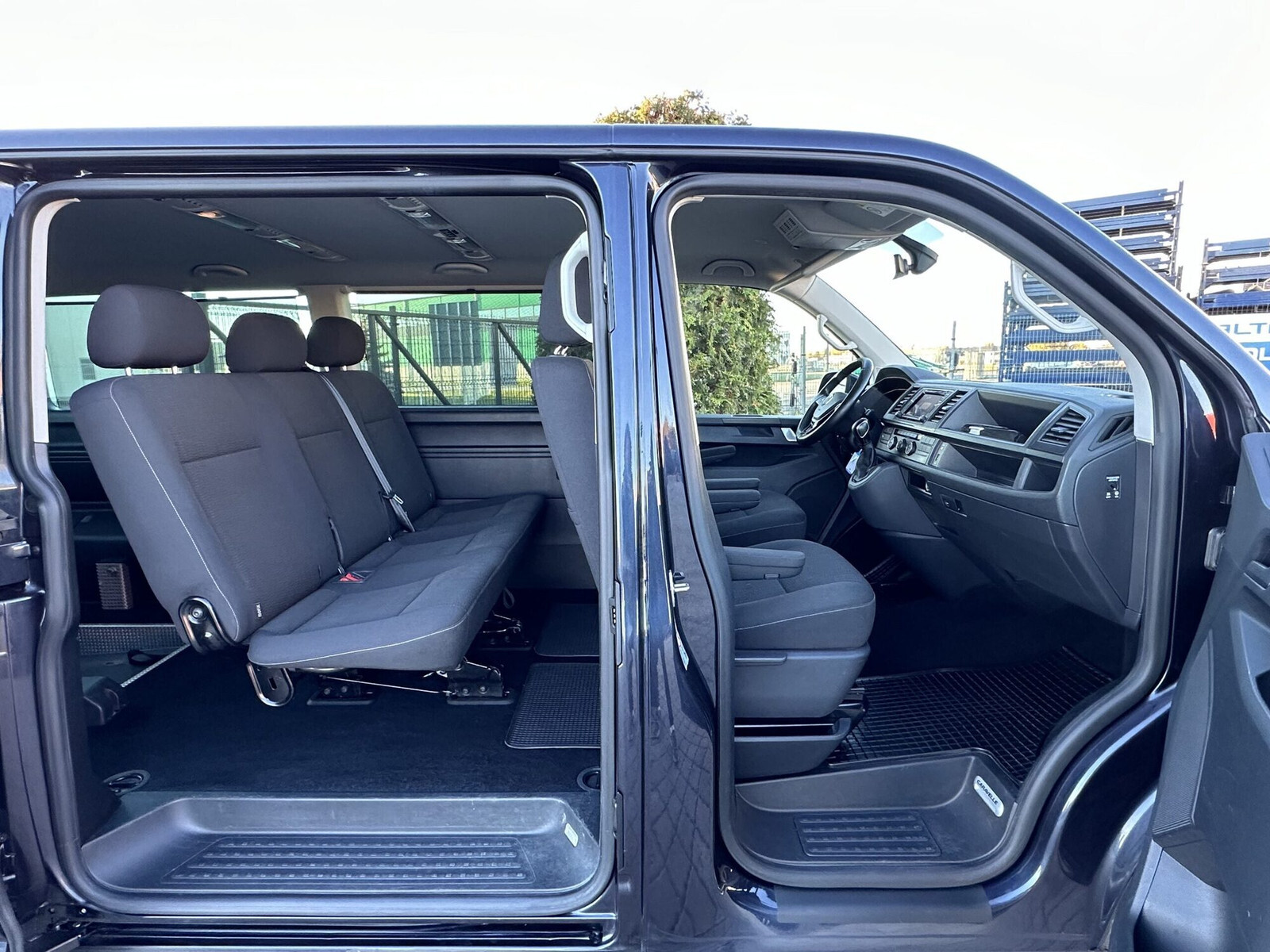 Volkswagen Caravelle 2016, photo 6/26