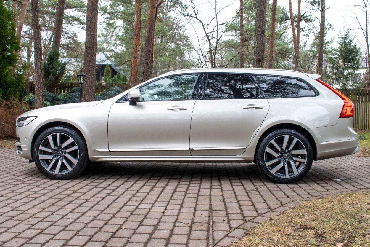 Volvo V90 Cross Country 2017, kuva 6/18