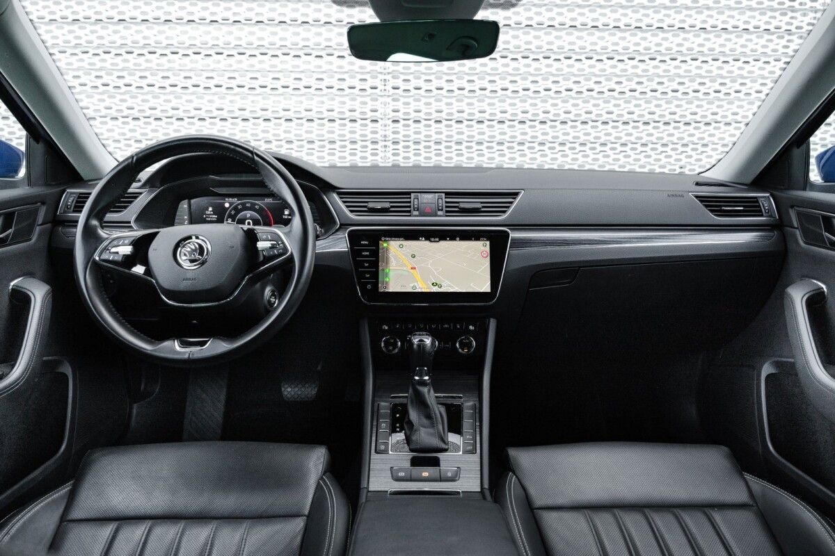 Škoda Superb 2021, photo 6/23