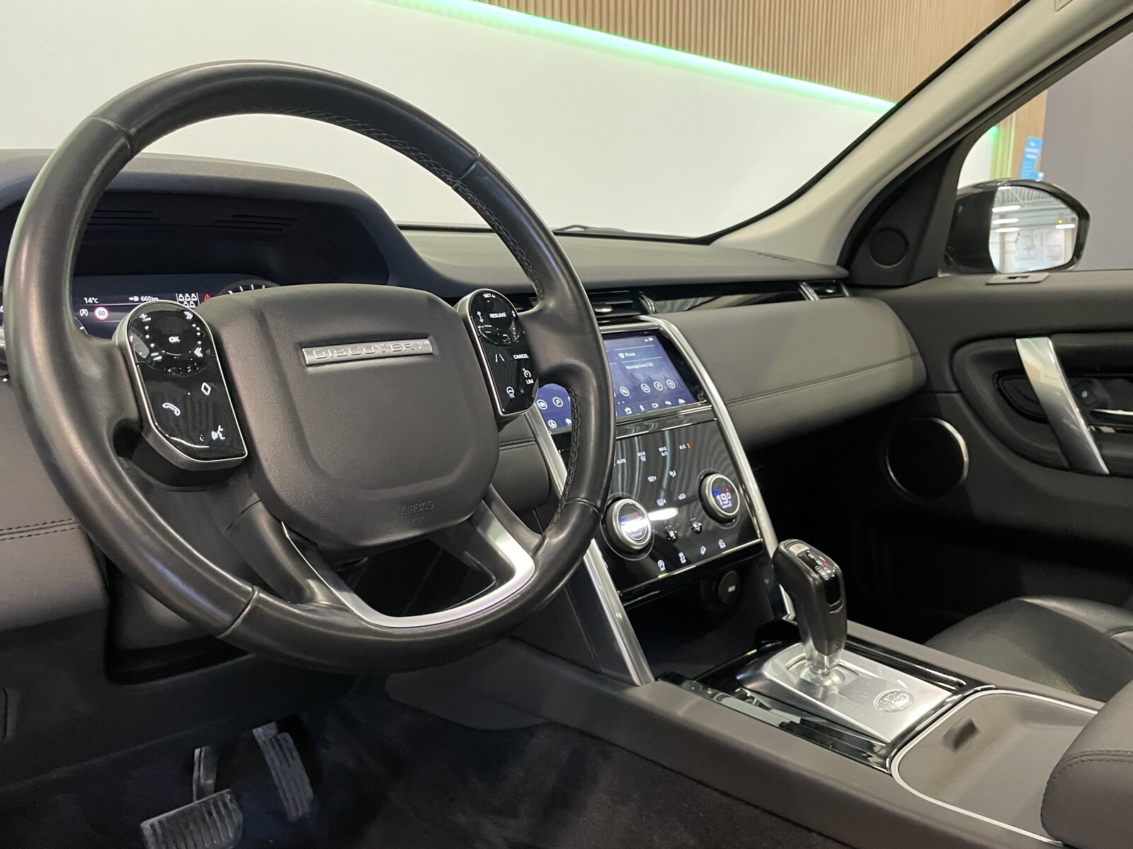 Land Rover Discovery Sport 2020, photo 6/18