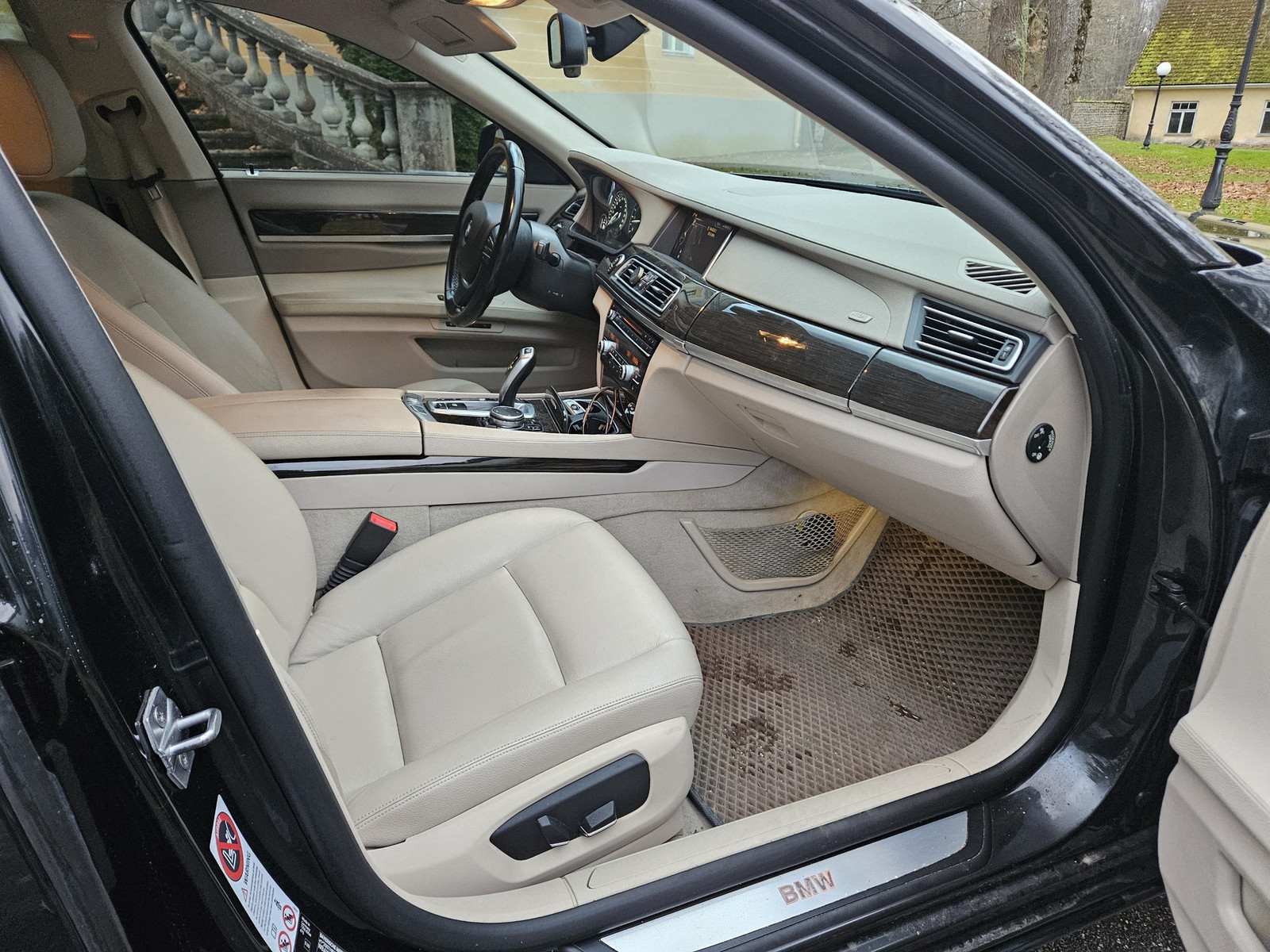 BMW 730 2015, photo 6/16