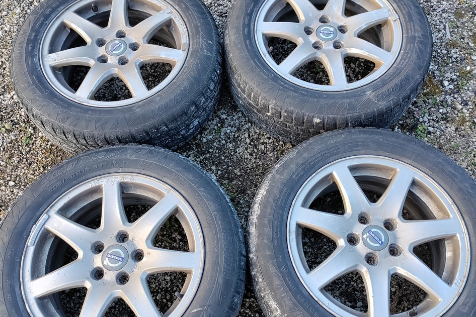 Kasutatud valuvelg+lamellrehv 205/60R16, Volvo