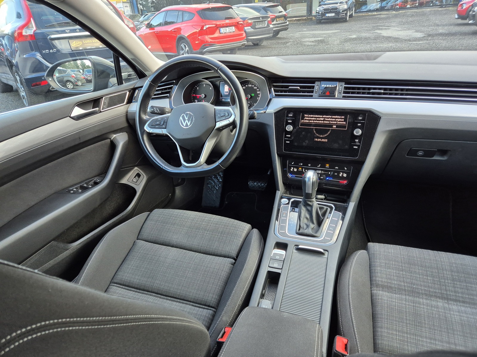Volkswagen Passat 2022, photo 5/23