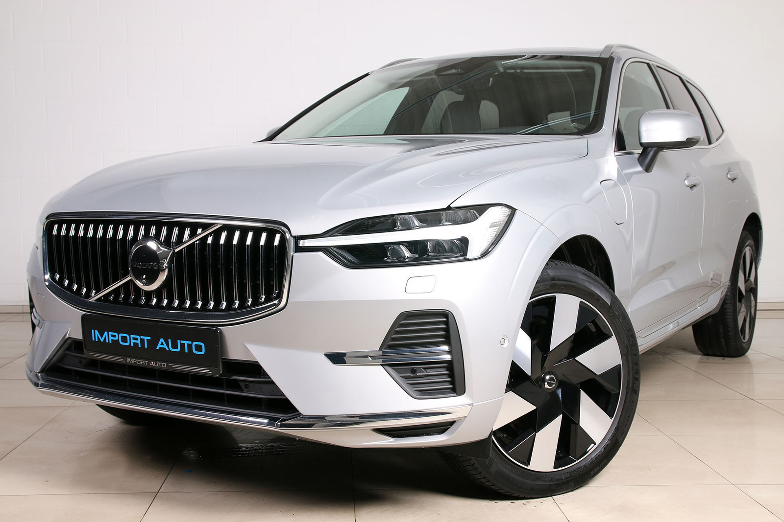 Volvo XC60 AWD PLUS BRIGHT INTELLI SAFE PRO MY25 2.0 T6 Recharge Long Range Plug In Hybrid 293kW