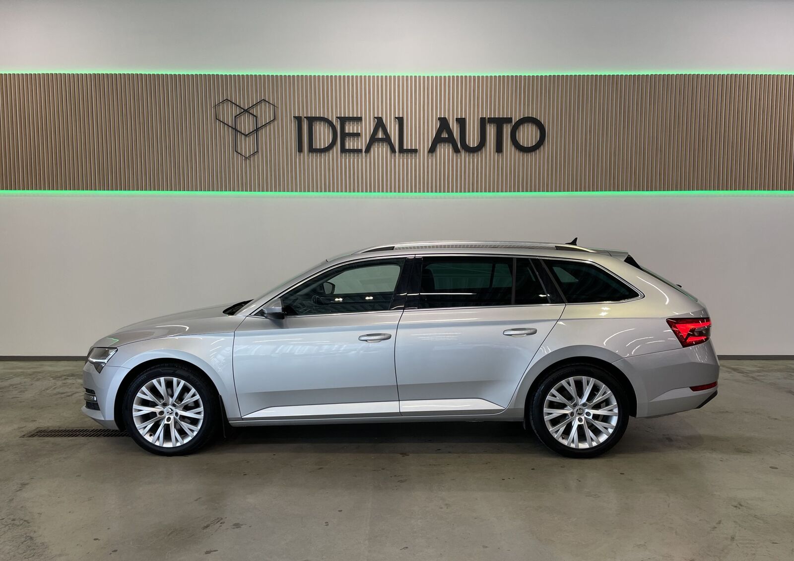 Škoda Superb 2020, kuva 2/10