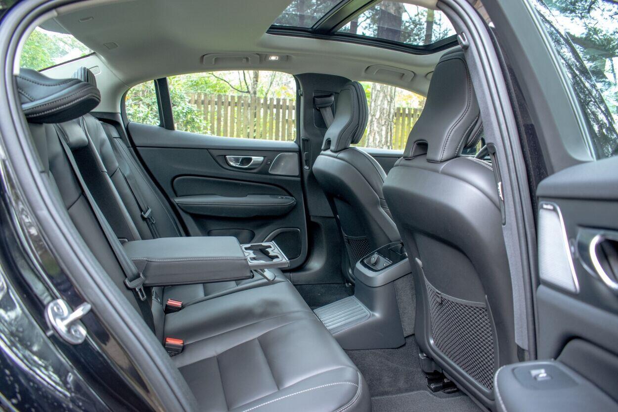 Volvo S60 2024, photo 4/20