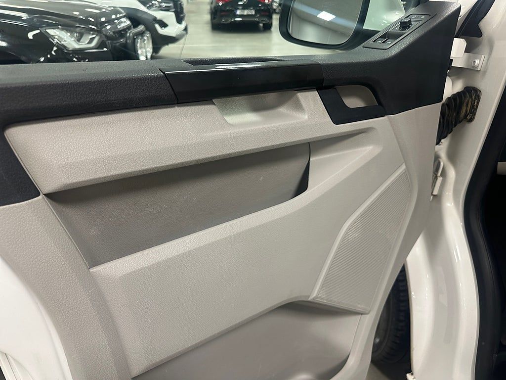 Volkswagen Transporter 2018, kuva 7/10