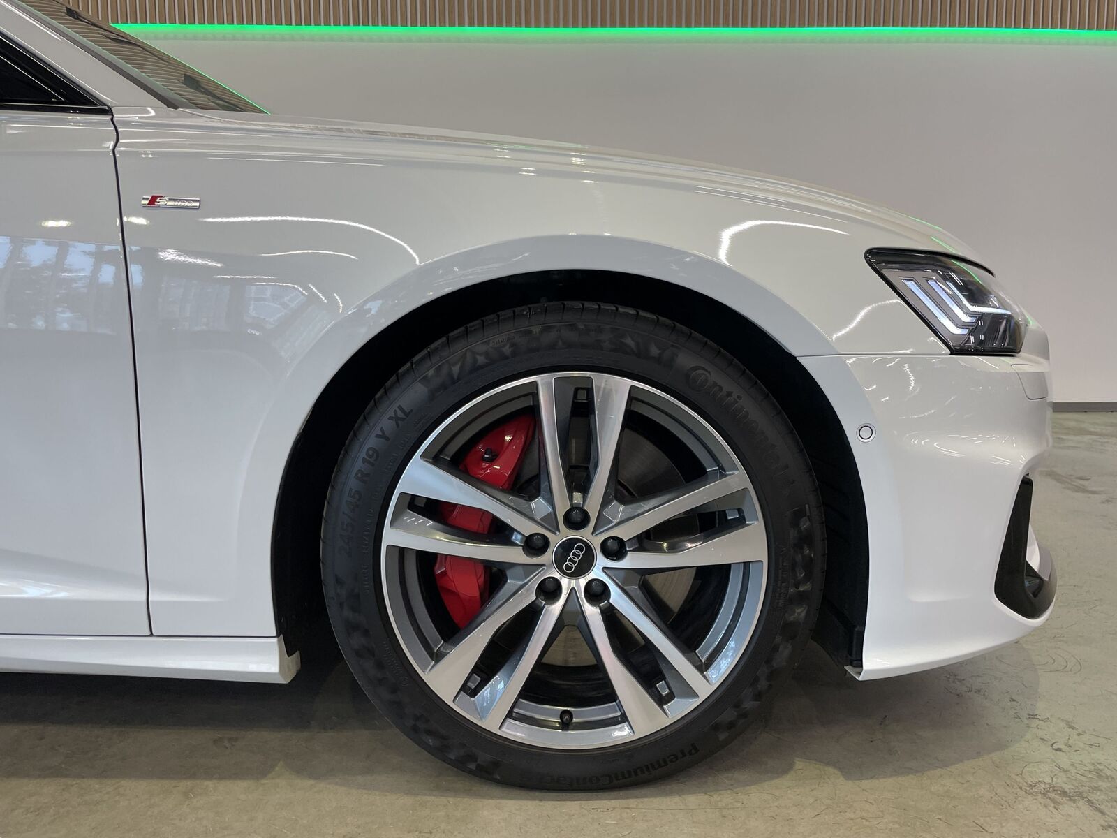 Audi A6 2024, photo 5/22