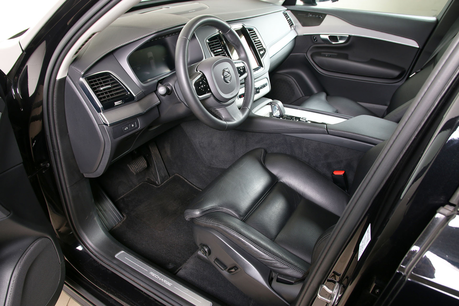 Volvo XC90 2023, photo 7/13