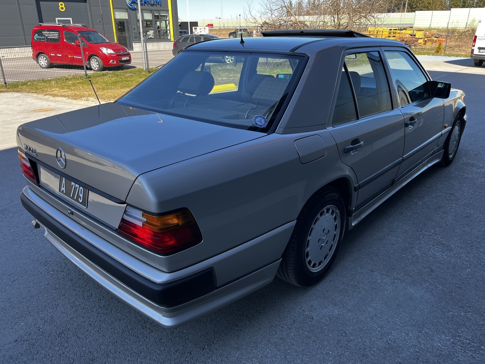 Mercedes-Benz 300 1987, kuva 5/24