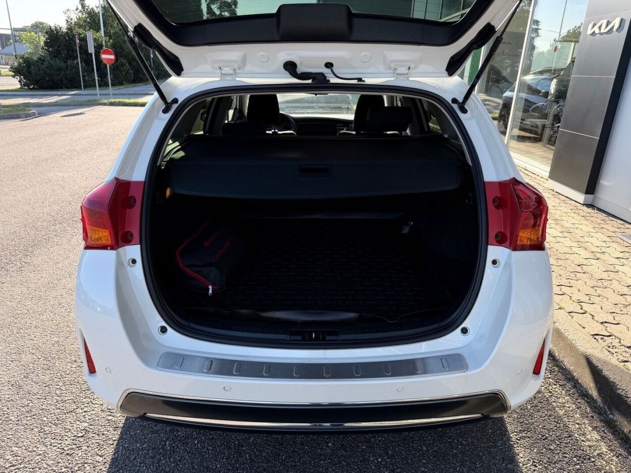 Toyota Auris 2014, kuva 6/11