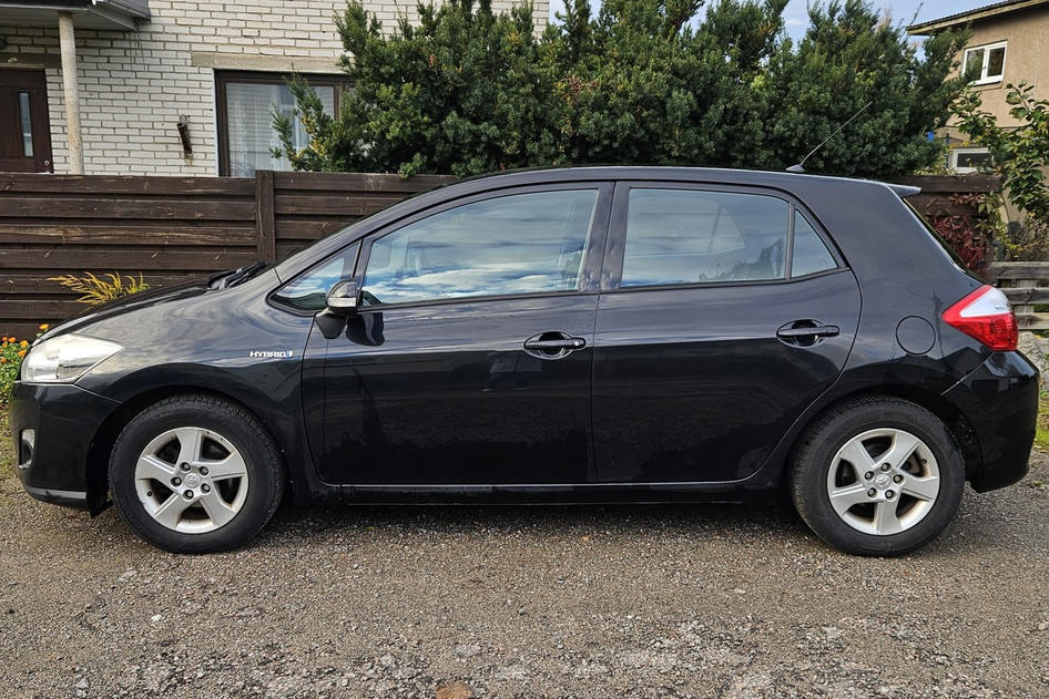 Toyota Auris, 2012, 1.8, 73 kW, hybrid (petrol/electric), automatic, front-wheel drive