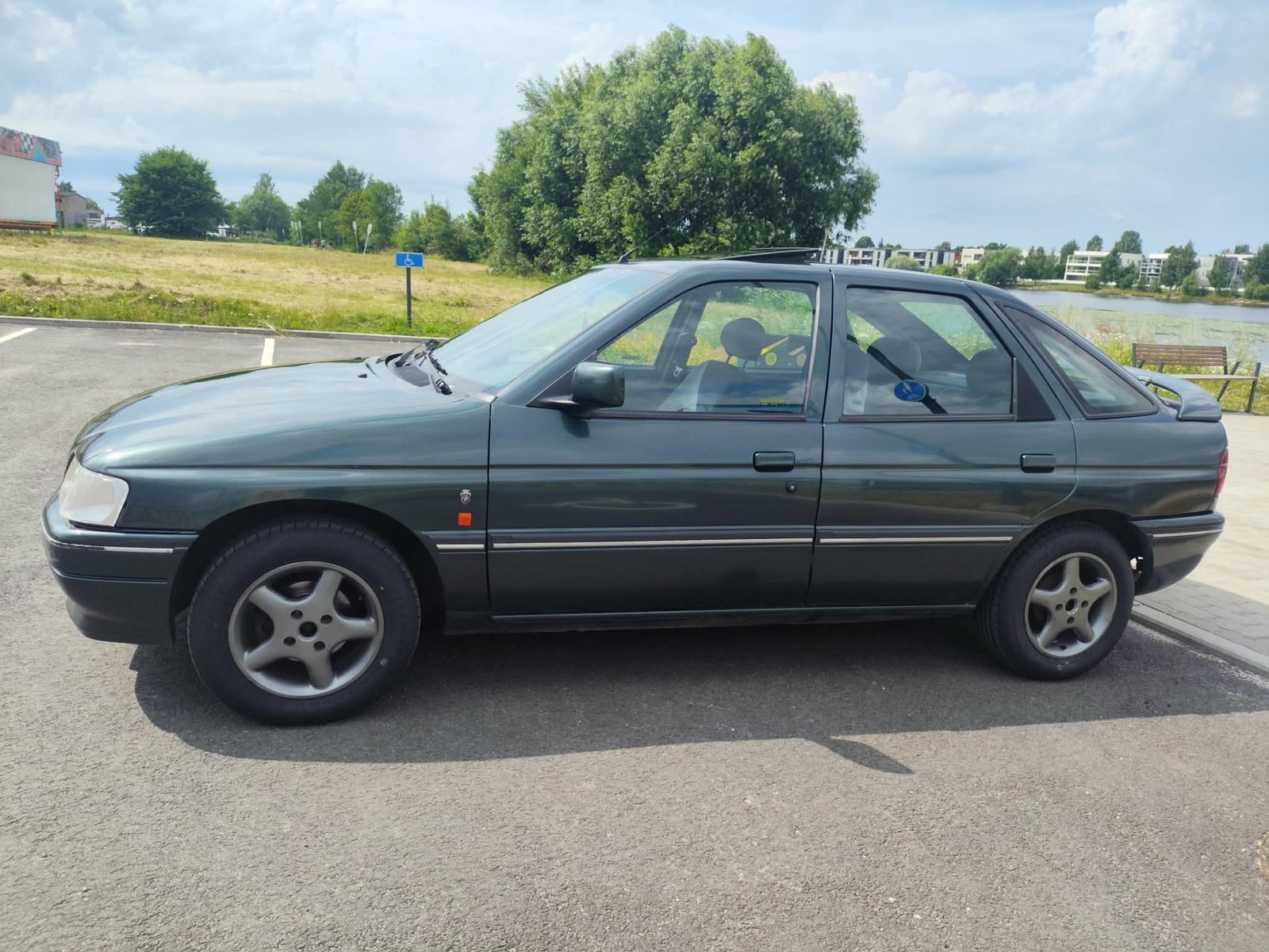 Ford Escort Ghia 1992, photo 2/8