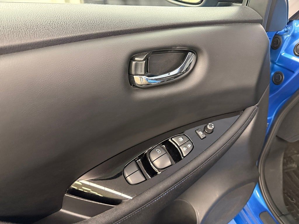 Nissan Leaf 2022, photo 7/26