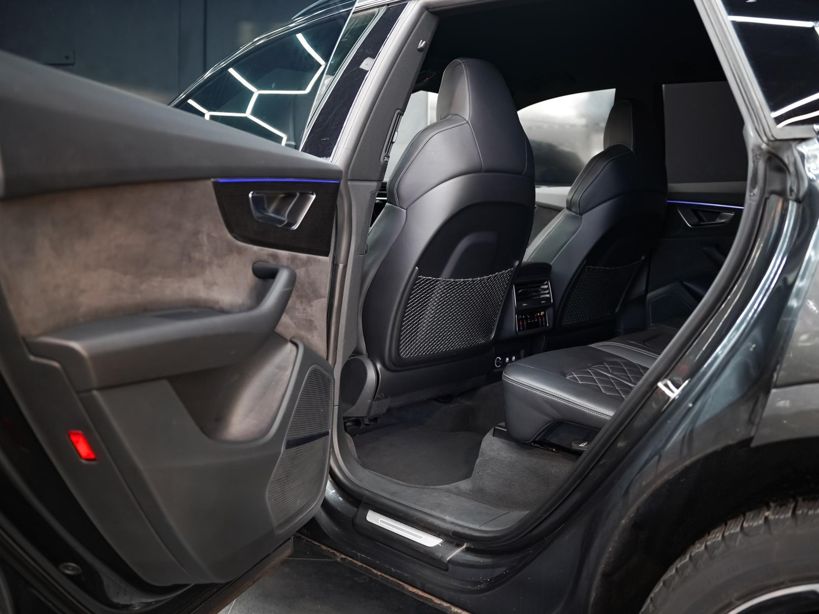 Audi Q8 2018, photo 7/13