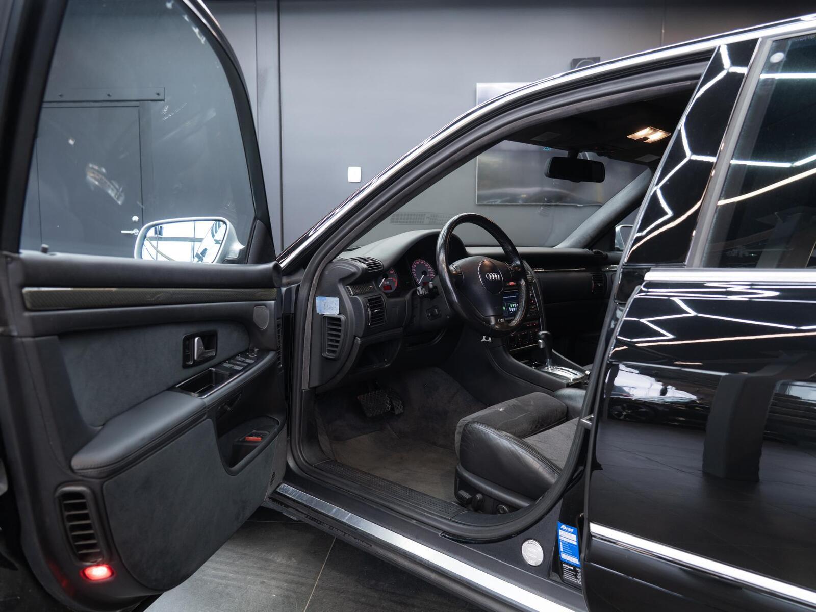 Audi S8 2001, photo 3/10