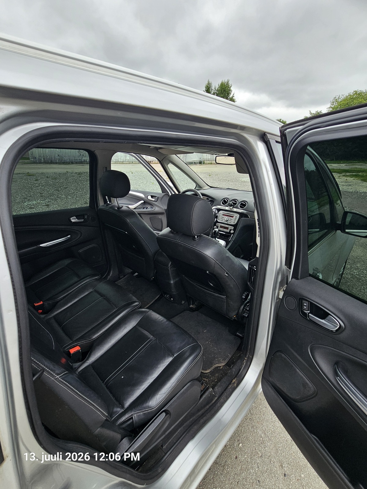 Ford Galaxy 2011, photo 6/12