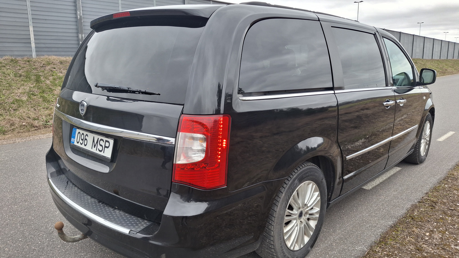 Lancia Voyager 2012, kuva 3/10