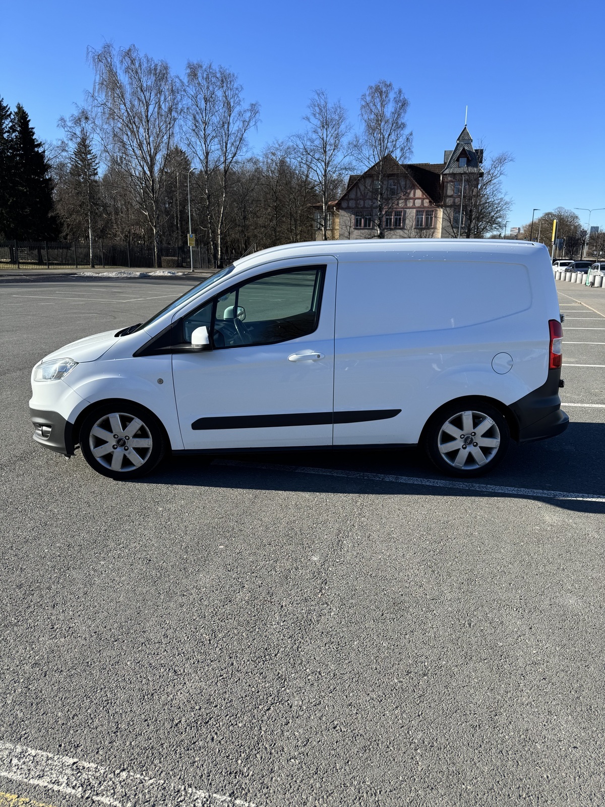 Ford Transit Courier 2014, kuva 3/6