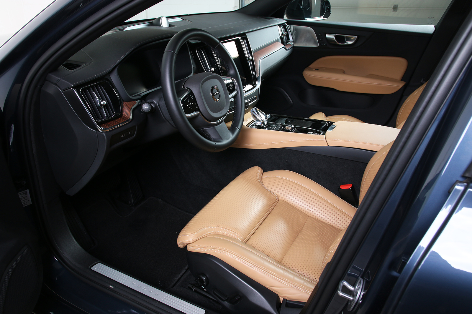 Volvo V60 2025, photo 7/10