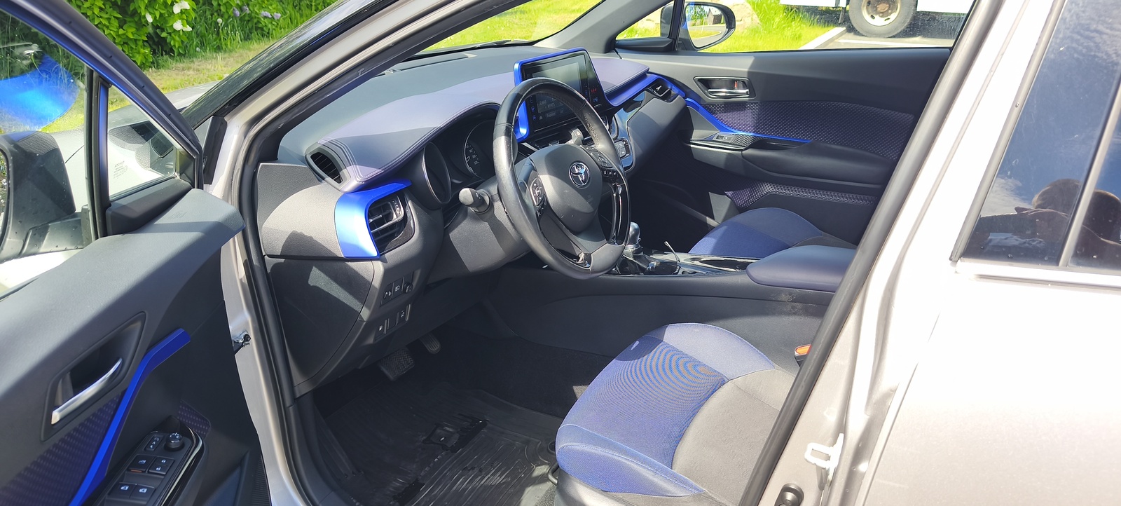 Toyota C-HR 2017, photo 5/14