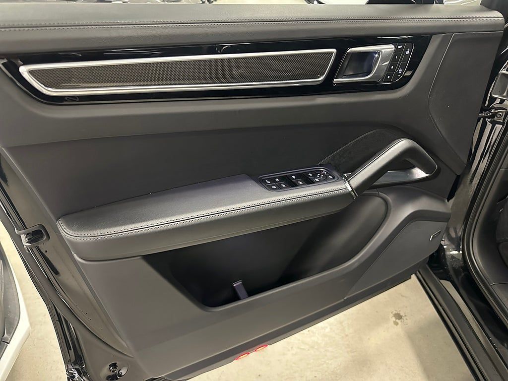 Porsche Cayenne 2023, photo 7/27
