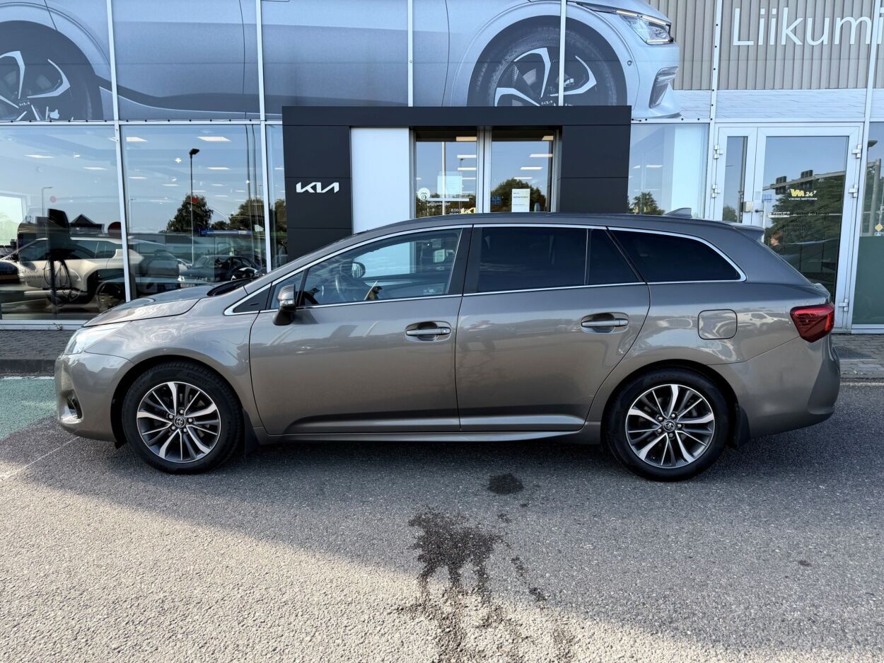 Toyota Avensis 2017, photo 2/10