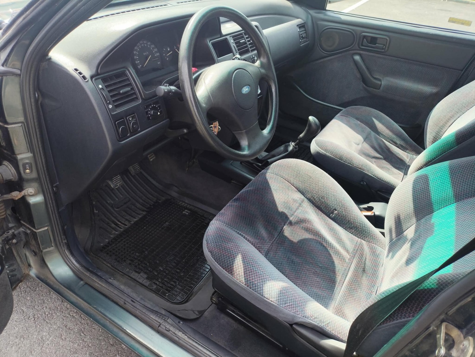 Ford Escort Ghia 1992, photo 5/8