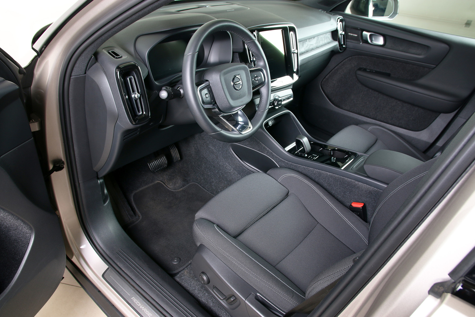 Volvo XC40 2023, kuva 7/12