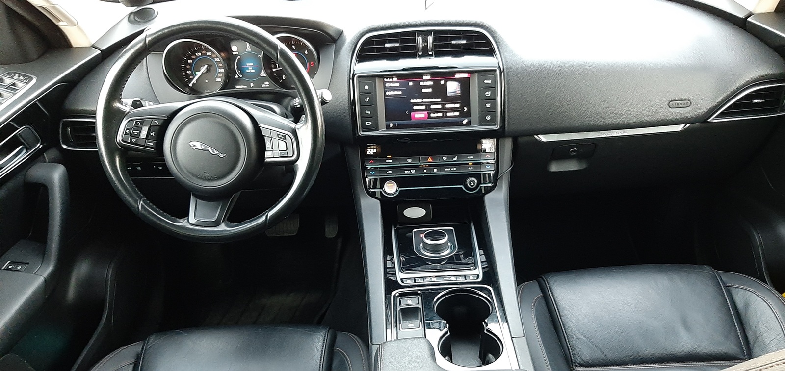 Jaguar F-Pace 2016, kuva 7/10