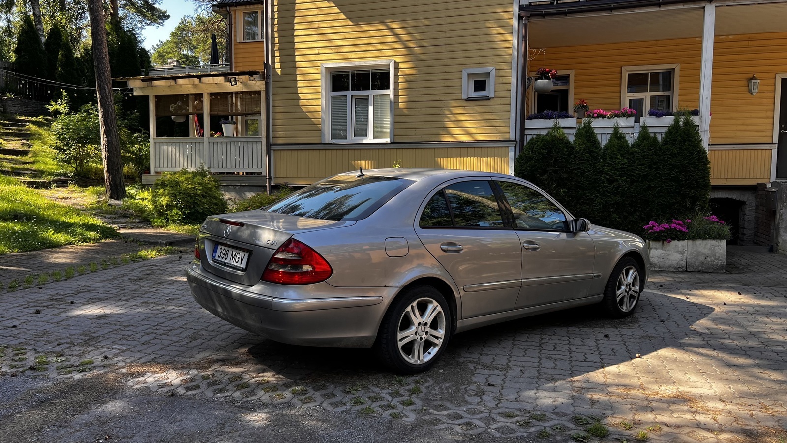 Mercedes-Benz E 220