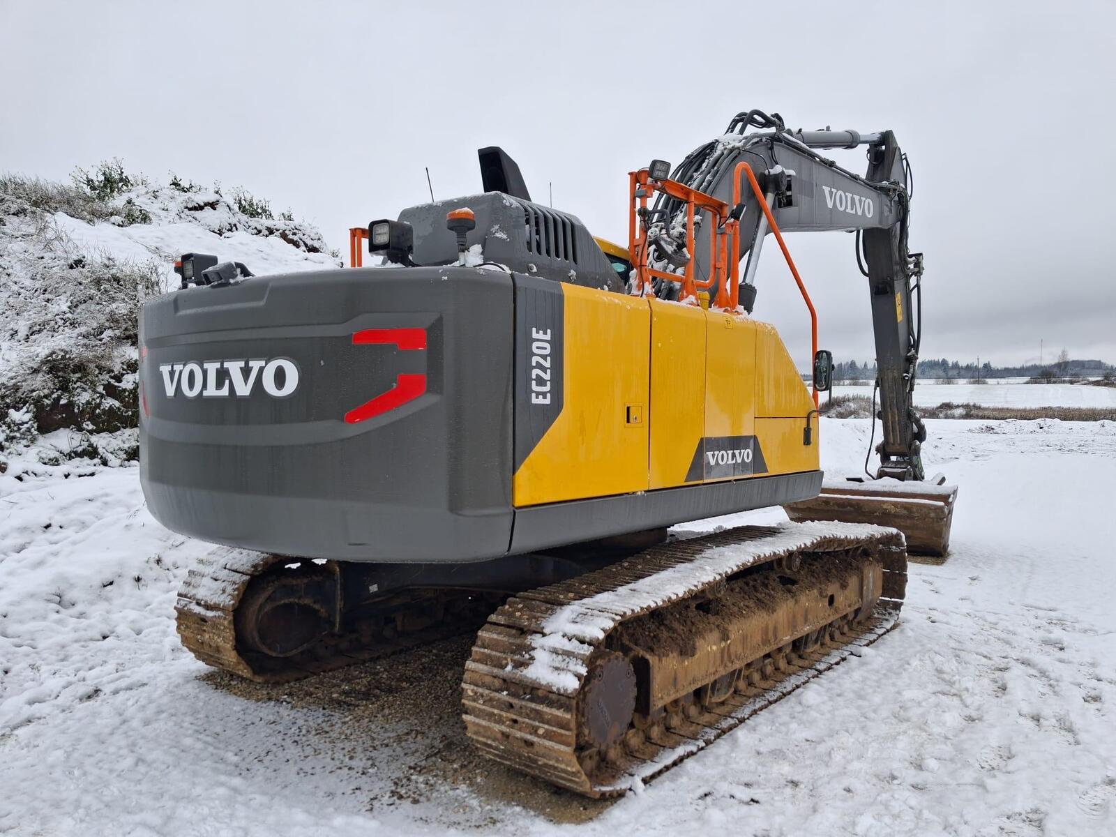 Volvo EC220E, photo 2/35