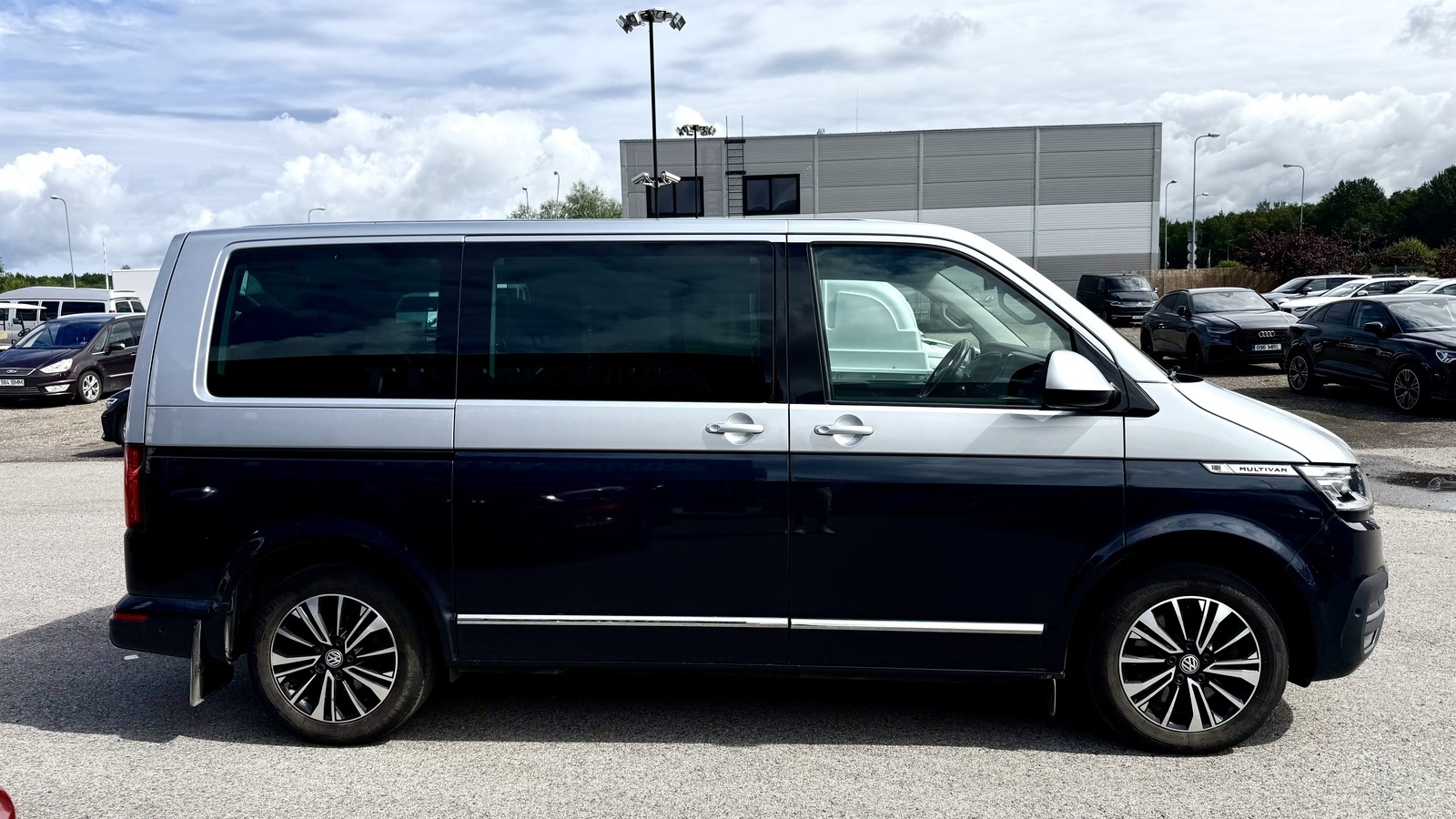 Volkswagen Multivan 2022, photo 3/10