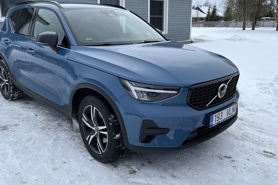 Volvo XC40, 2023, 2.0, 120 kW, hybrid (petrol/electric), automatic, front-wheel drive