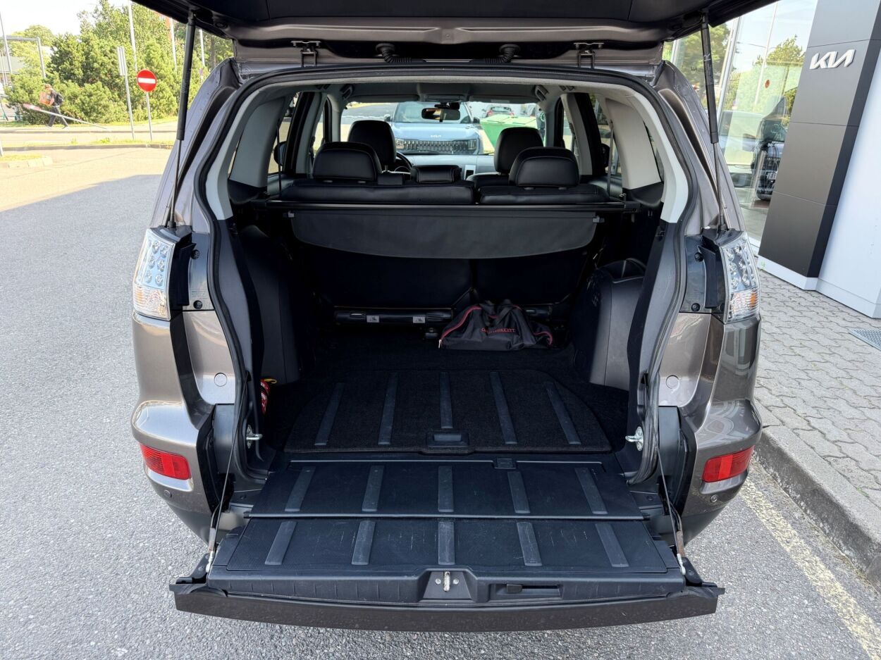 Mitsubishi Outlander Intense 2.2 115kW 2011, kuva 6/8