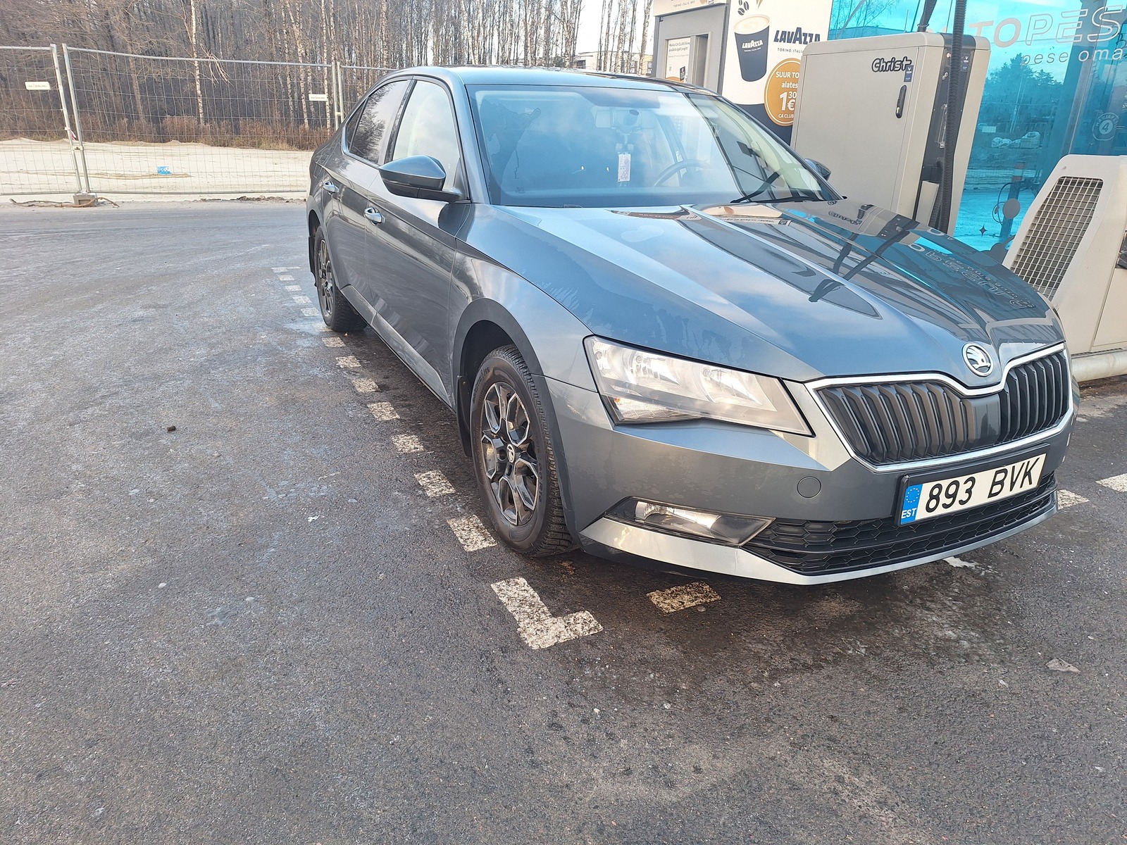 Škoda Superb 2017, photo 2/10