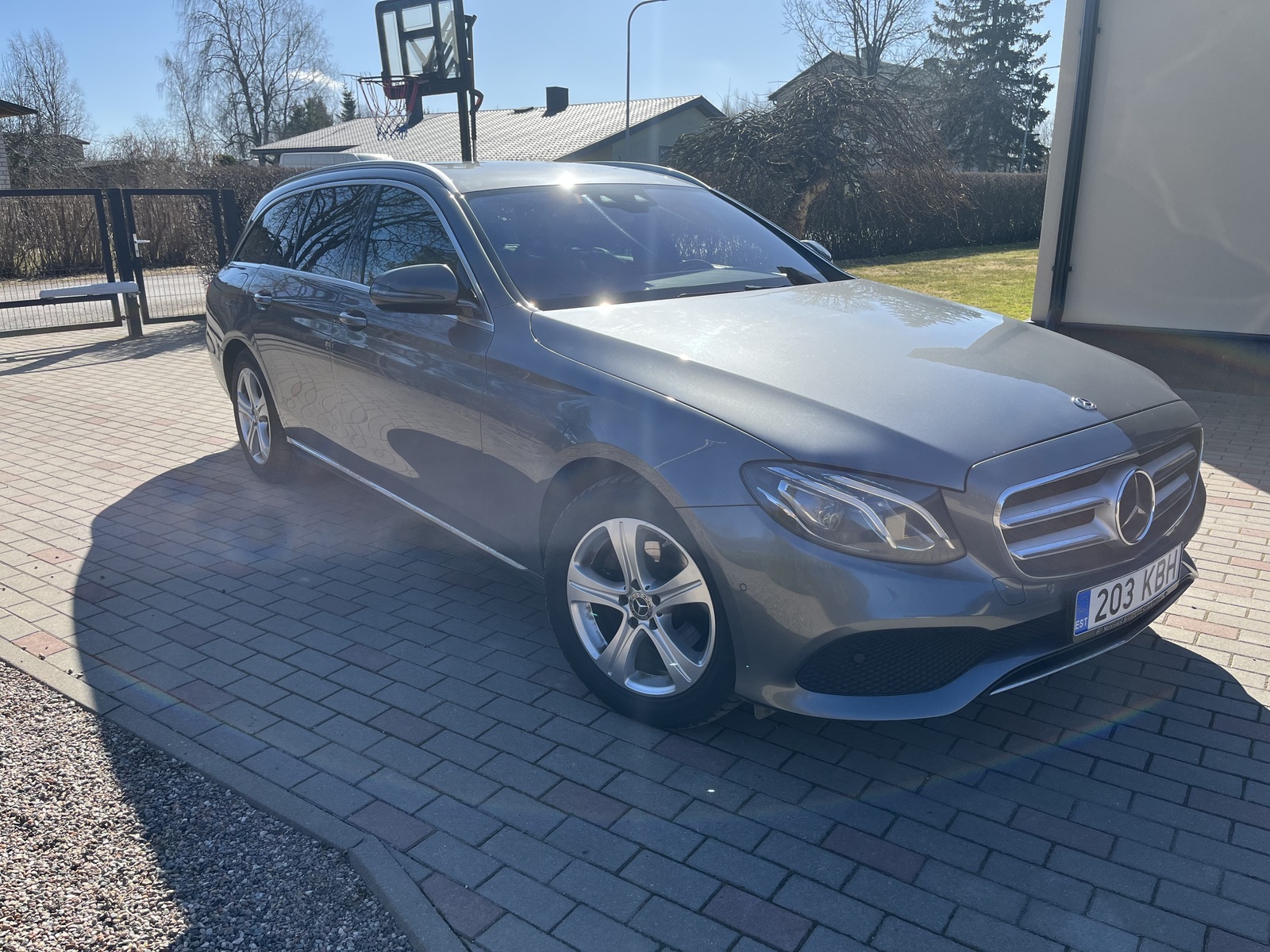 Mercedes-Benz E 220 2017, photo 2/17
