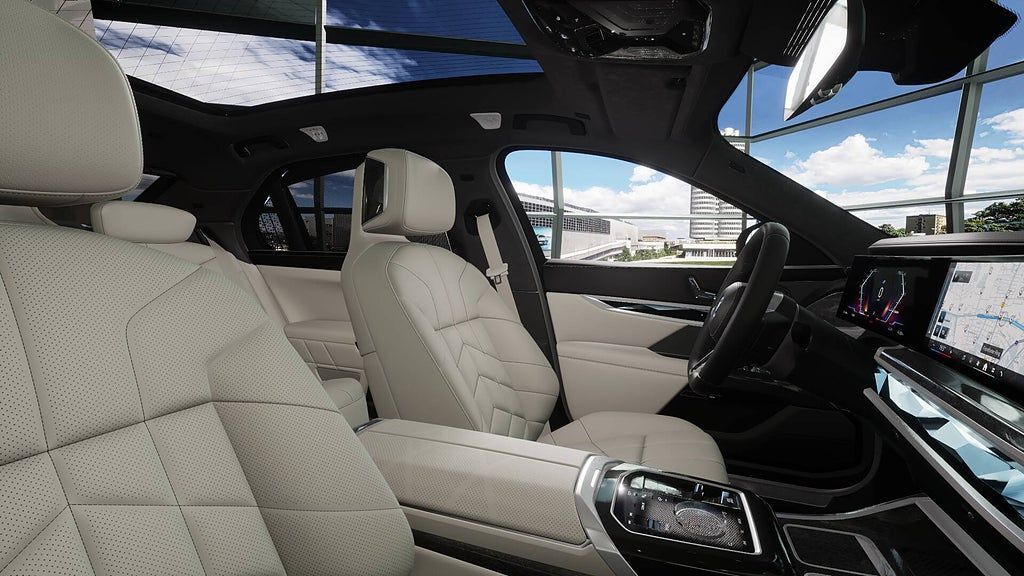 BMW i7 2024, photo 3/12
