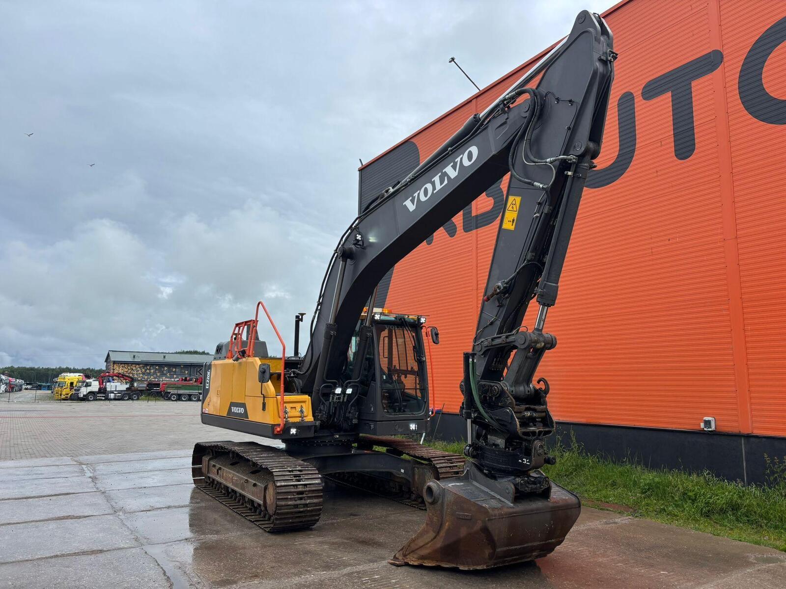 Volvo EC 220 EL, photo 3/26