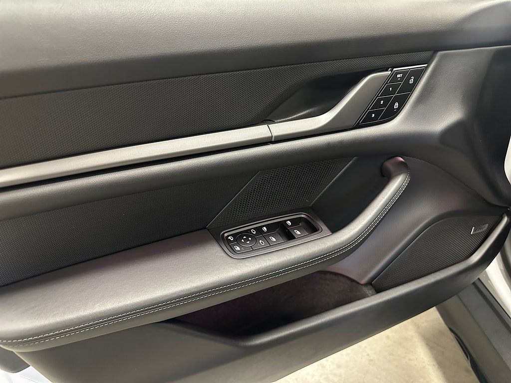 Porsche Taycan 2024, photo 7/10
