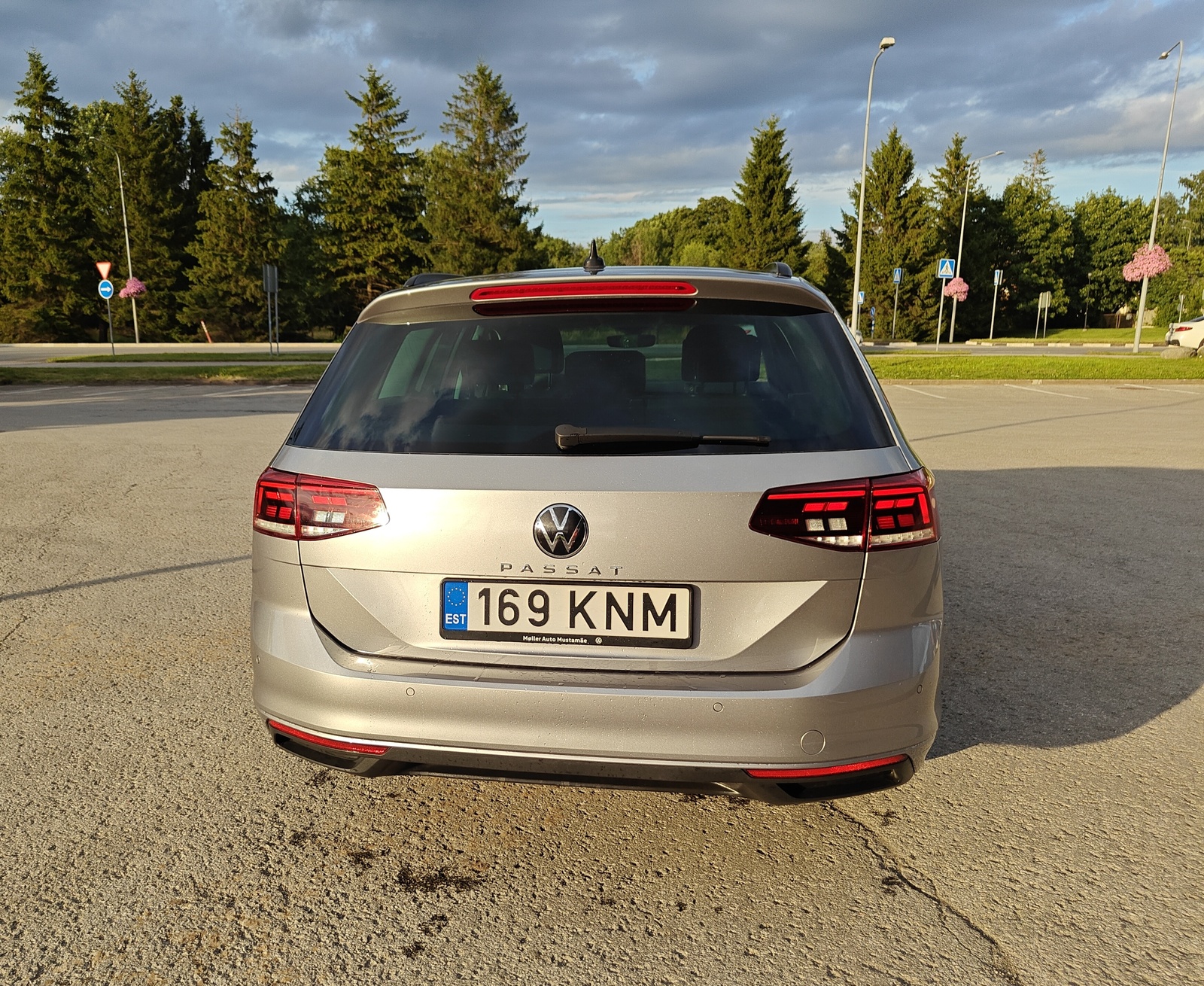 Volkswagen Passat 2021, photo 5/10