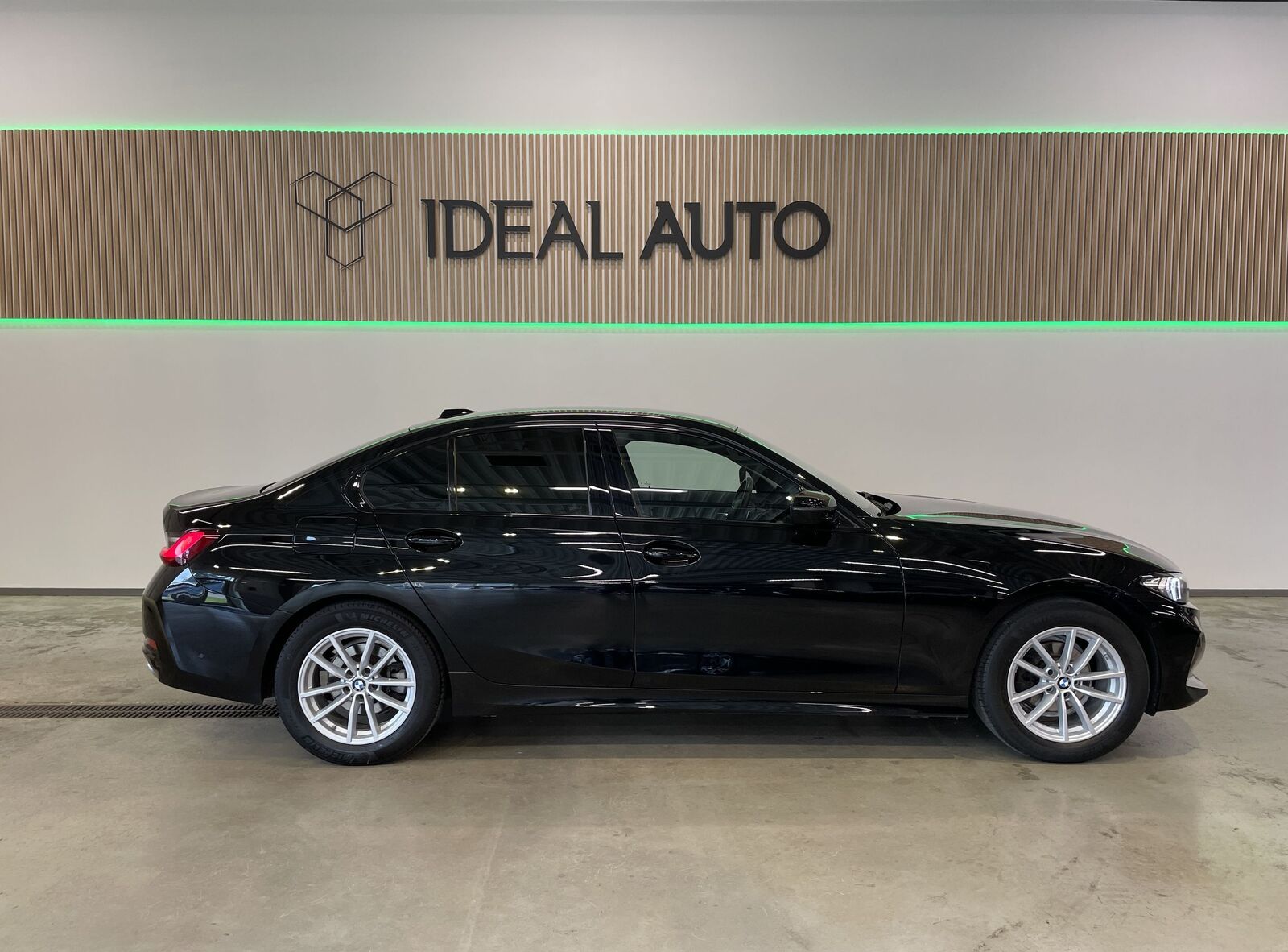 BMW 318 i 2023, photo 3/24