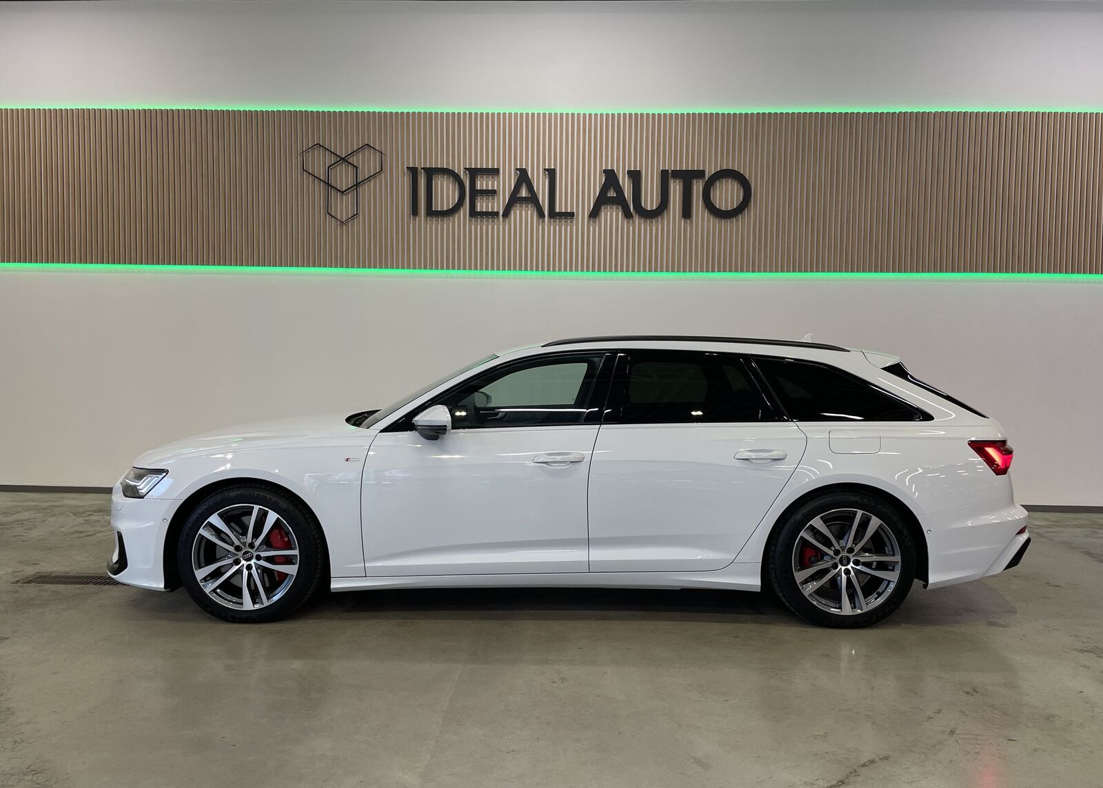 Audi A6 2024, photo 2/22