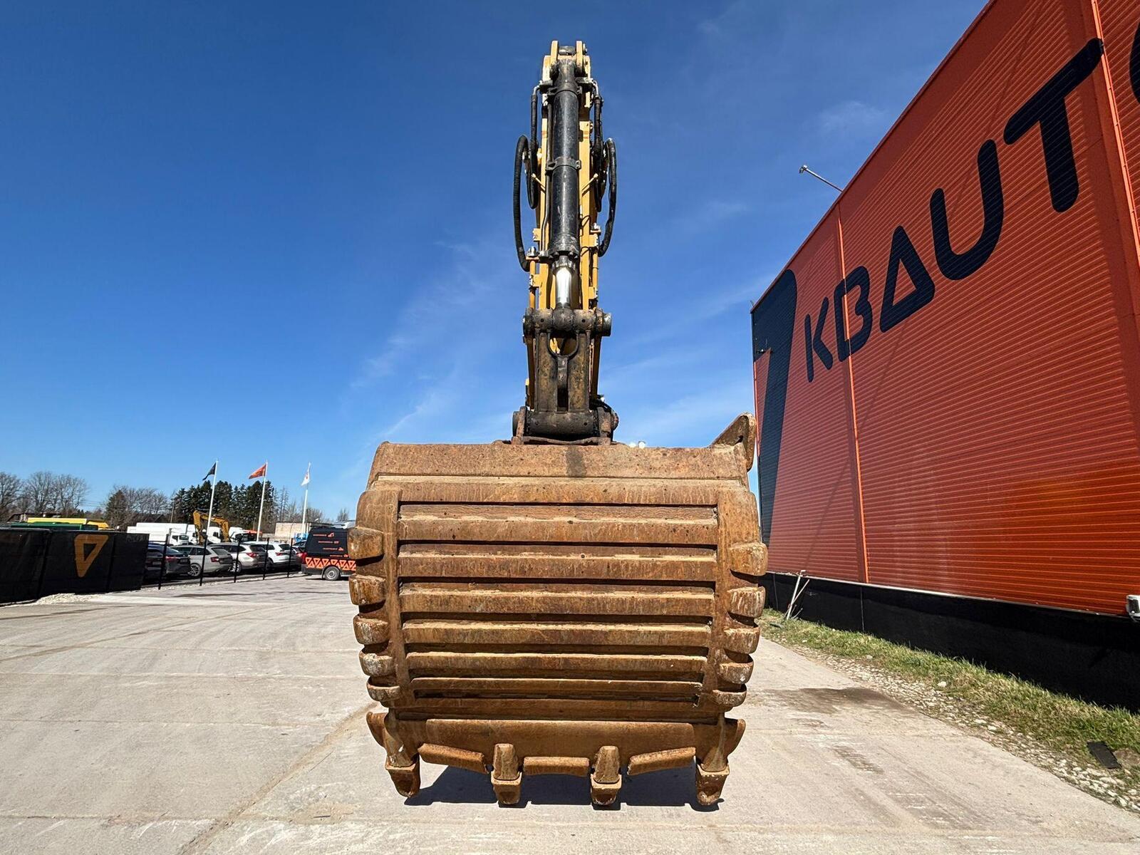 Caterpillar 352, photo 3/26